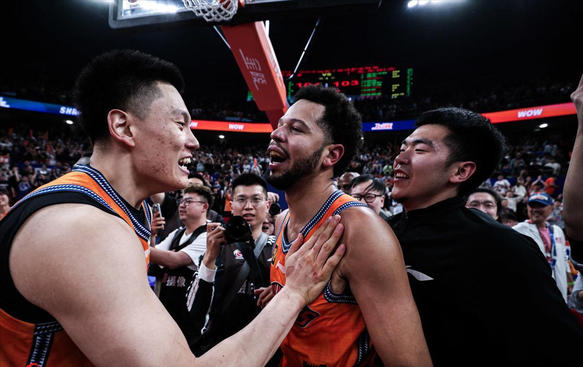 爱游戏官网-辽篮新外援合格，赵继伟有两帮手，杨鸣回归有1个障碍